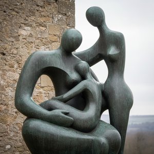 Henry Moore: Sculpting Modernity – Form, Emotion & the Human Condition