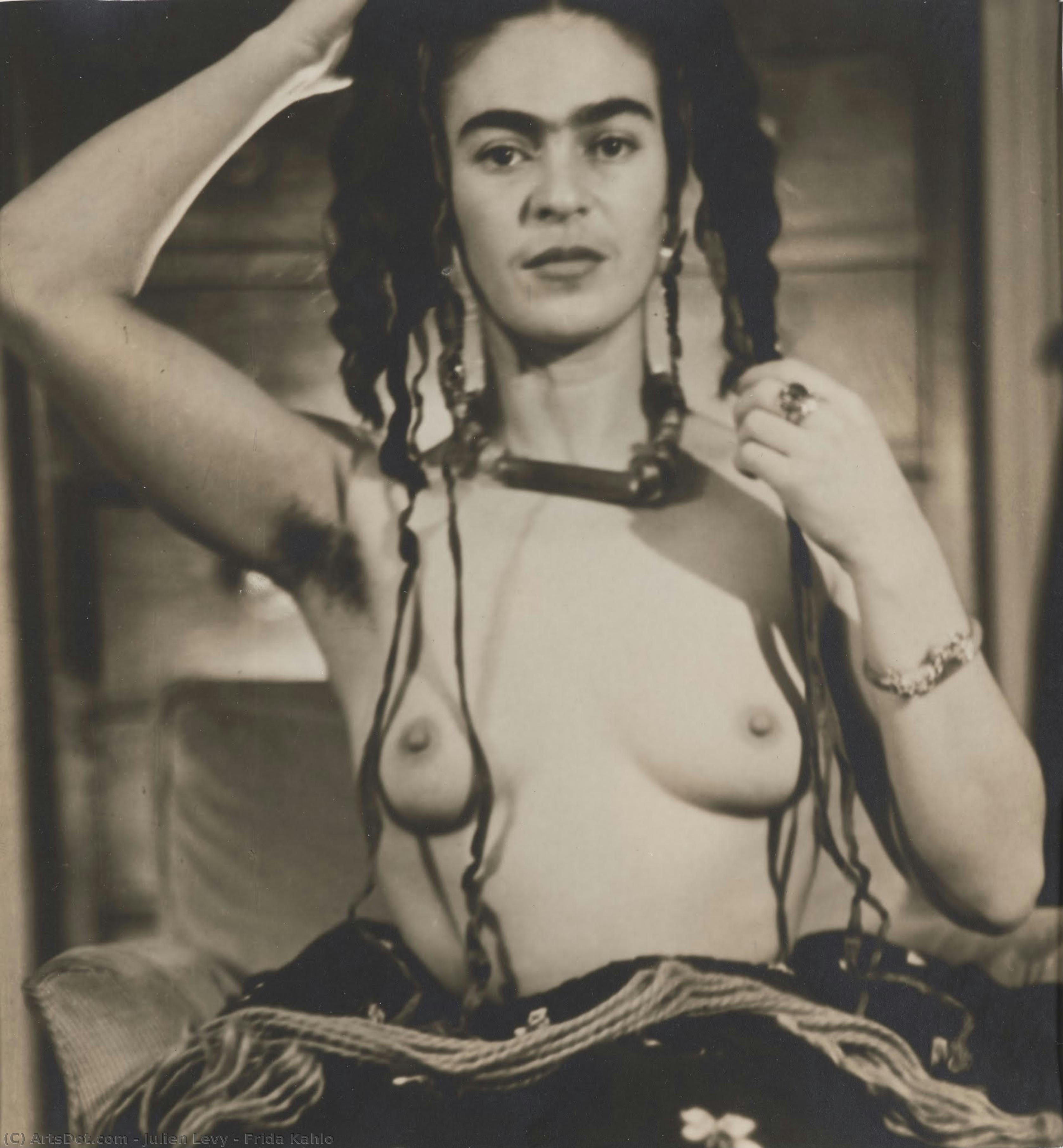 Frida Kahlo — Julien Levy, Gray