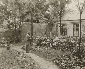 Gustav Klimt In The Garden Of His\nstudio — Moritz Nähr