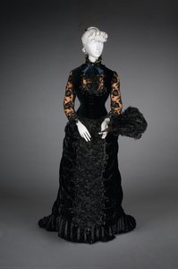 Evening Ensemble\n\nfront View — Charles Frederick Worth