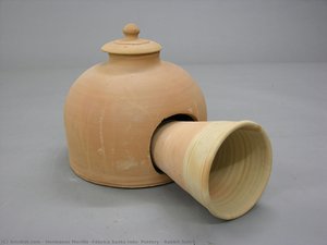 Rabbit Hutch — Hermanos Morillo ´fábrica Santa Inés´ Pottery