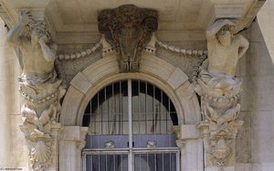 Door Of The Hôtel De Ville At Toulon — Pierre Puget