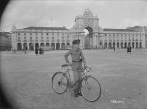 Express Mail Bicycle Delivery Boy — Francisco Santos Cordeiro