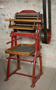 Tranciatrice Per Pasta Rossa (pastificio Chiavari) — Matteo Da Milano
