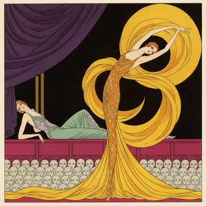 Draperie Dorée Et Figure Allongée Sur Scène Magenta — Valentin Laurent De Courcey