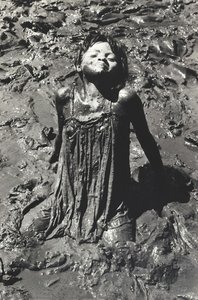 Yong And Old Ladies Fishing In The Mud — Sheila Maureen Bisilliat