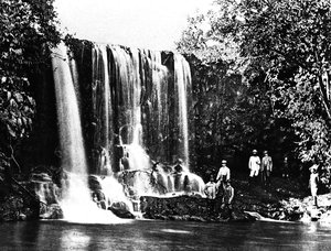 Membros Da Comissão Exploradora Do Planalto Central Do Brasi Na Cachoeira Do Rio Cassú - Uberaba, 1892. — Henrique Charles Morize