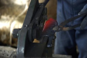 Shaping, Knife Forging Of Tottori Prefecture — Otsuka Yoshifumi