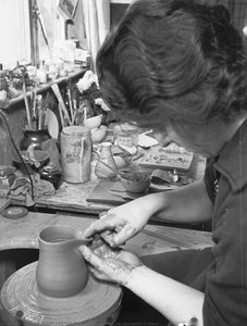 Nora Herz Throwing A Jug On A Potter’s Wheel — Herbert Sonnenfeld
