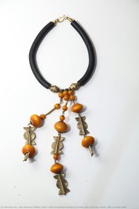 Collana Africana Di Ammonite E Perle In Ottone Brunito Con Gusci Di Cocco — Alan Donovan Phillips Leitch