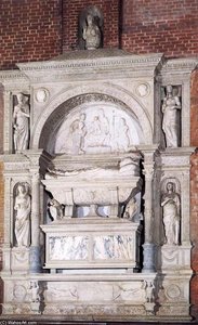 Monument To Doge Niccolò Marcello — Pietro Lombardo