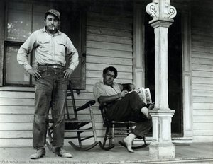 Zwei Männer Auf Einer Terrasse — Dorothea Lange