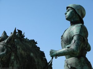 Statue De Jeanne D'arc,déposée Au Palais Du Tau Pendant Les Travaux Du Parvis De La Cathédrale De Reims. — Paul Dubois