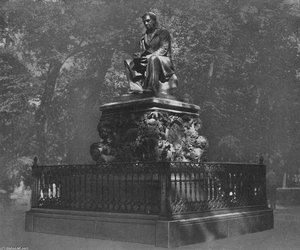 Monument To Krylov — Pëtr Karlovič Klodt