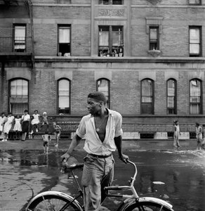 Untitled, Harlem, New York — Gordon Parks
