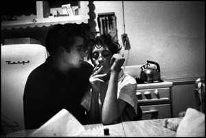 Teenager Couple Smoking At A Kitchen Table. — ब्रूस डेविडसन