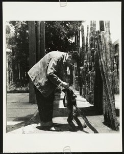 Fotografie Von Diego Rivera Mit Einem Spinnenaffe — Betty Lou Packard