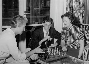 Jacqueline Piatigorsky, Gisela Gresser, And Julian Gresser Analyzing A Chess Position While In Emmen, The Netherlands, During The 1957 Women’s Chess Olympiad — Wilko A.g.m. Bergmans