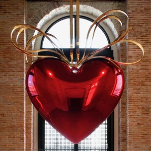 Hanging Heart (red/gold) — Jeff Koons