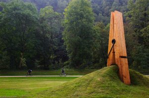 Giant Clothespin — Claes Thure Oldenburg