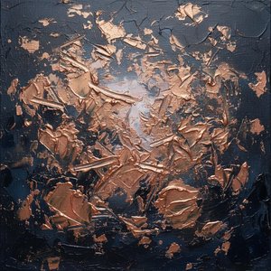Fragmentación Radiante de Cobre Fundido en medio de un Profundo Vacío de Obsidiana