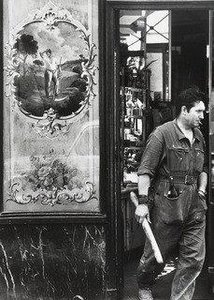 Boulangerie, Rue De Poitou — Robert Doisneau