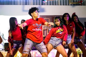 Grupo De Dança De Minas No Sarau Complexo — Davi Mello