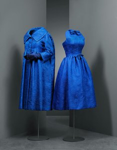 Cocktail Dress And Coat Ensemble — Κριστόμπαλ Μπελενγκιάγκα