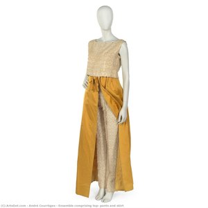 Ensemble Comprising Top, Pants And Skirt