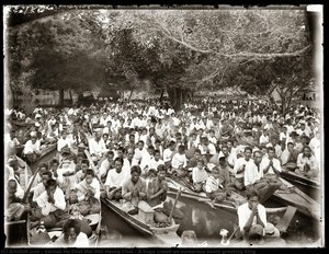 A Huge Crowd On Numerous Boats Greeting King — Sarnak Ho Chot Mai Het Haeng Chat