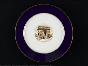 Assiette En Porcelaine De Sèvres