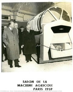 Agricultural Machinery Convention In Paris — Cmmc, Constructions Méca-métalliques Chalonnaises