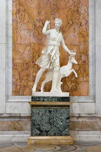 Diana Von Versailles (kopie Nach Einer Römischen Marmorkopie Des 2. Jahrhunderts N. Chr. Eines Griechischen Bronzebildwerkes, Das Leochares Um 325 V. Chr Zugeschrieben Wird) — Pietro Tenerani