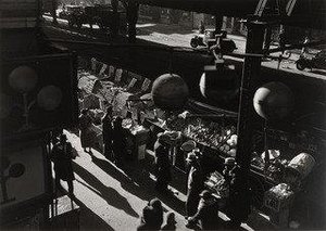 Street Market — Aaron Siskind