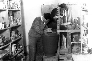 Eva Samuel And Paula Ahronson In The “kad Ve-sefel” Pottery — Zoltan Kluger