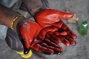 Mãos Pintadas De Urucum — Cleber Oliveira De Araújo