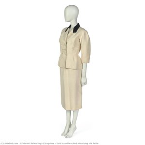 Suit In Unbleached Shantung Silk Faille — Cristóbal Balenciaga Eizaguirre