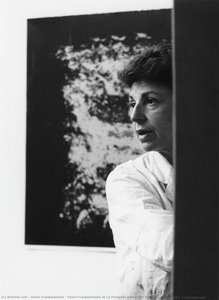 Helen Frankenthaler At La Polígrafa With Proof Of Un Poco Más (1987) In Background — Helen Frankenthaler