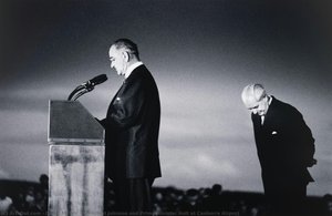 President Johnson And Prime Minister Holt At Canberra Airport — ডেვიდ მურე