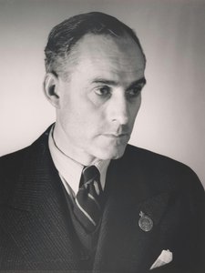 Adrian Feint — Максуел Спенсър Дюпейн Ac Obe