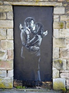 Mobile Lovers — Banksy