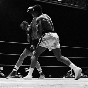 Muhammad Ali Fights Henry Cooper In Highbury, London, England — Гордън Паркс
