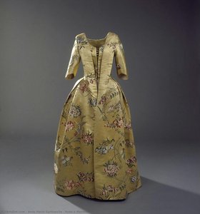 Robe Á Manteau — Anna Maria Garthwaite
