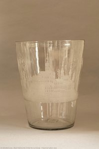 Engraved Glass Vase — Real Fábrica De Cristal De La Granja