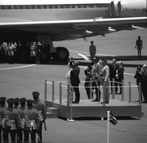 Queen Eliabeth With Mzee Kenyatta At The Nairobi Airport — Mohamed Amin