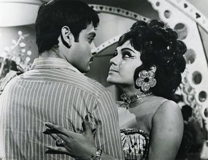 Jayshree Talpade And Deb Mukherjee In — Chandrasekhara Venkata Raman