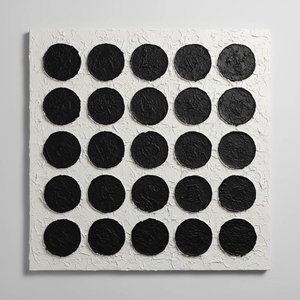 Monolithische Ordnung: Eine Skulpturale Studie Von Fünfundzwanzig Obsidian-orbitalen Im Relief