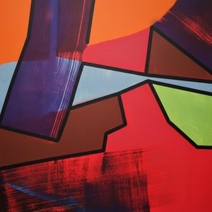 Fragmentuota Rezonansė: Monumentali Susipynusių Chrominių Skardų Ir Kinetinės Geometrijos Simfonija