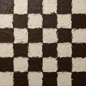Ecos Fragmentados En Sombra Y Crema: Un Estudio Monolítico De Sombras Táctiles