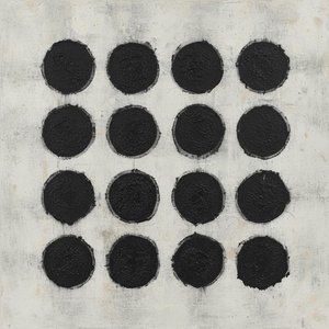 Echi Monolitici Al Carbone: Uno Studio Meditativo Di Simmetria Ritmica Organica — Laurent Vionnet